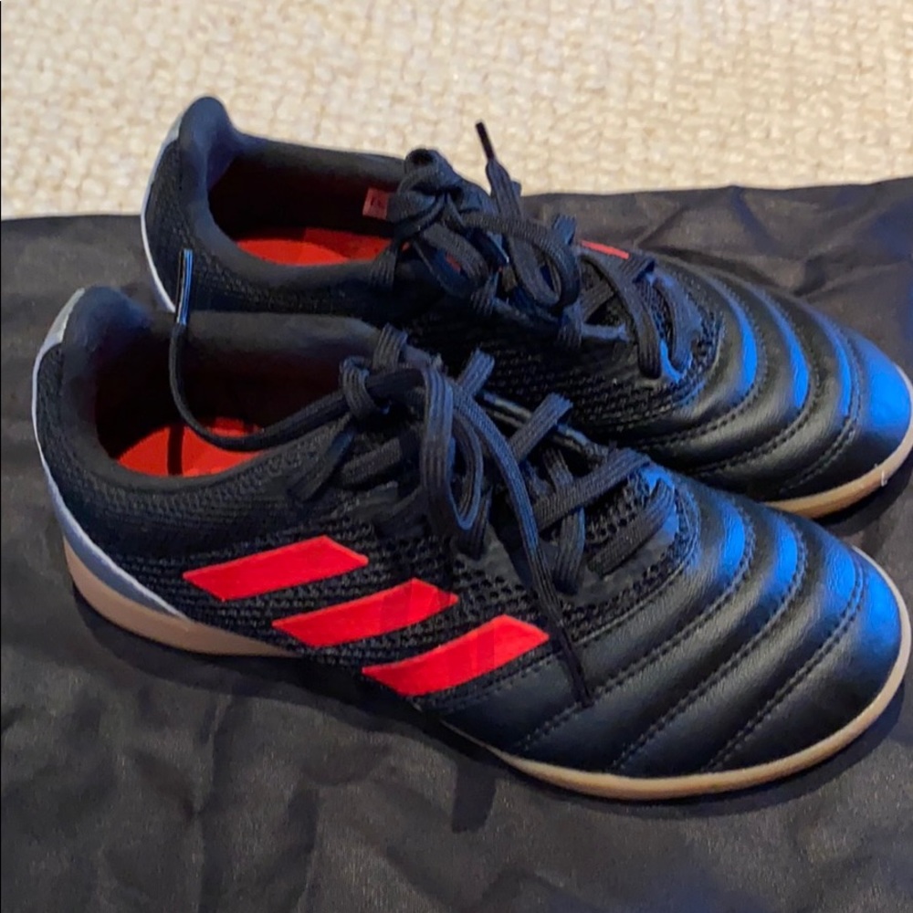 Boys size 1 adidas sneakers